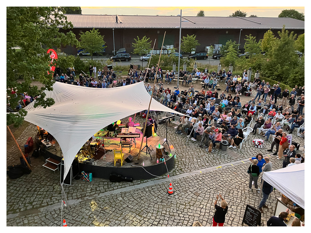 FeierabendKultur vor der KulturBäckerei im Sommer 2023, Foto: © Berit Neß